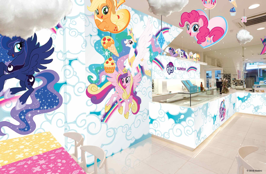 My little pony обновить. My little Pony кафе. Пони в кафе. Пони в кафе МЛП. Ресторан в стиле пони.